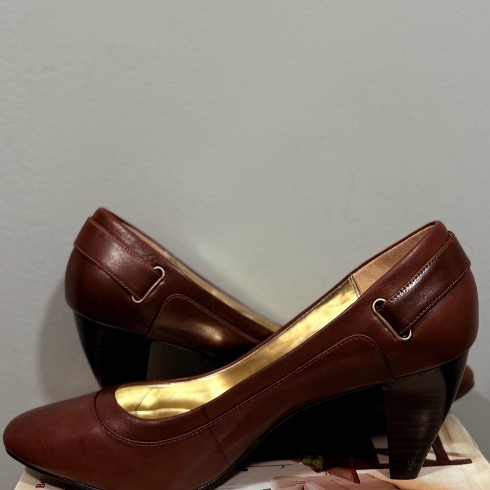 Nine & Co. Size 9M Brown Leather Women's Heels - Picture 13 of 14